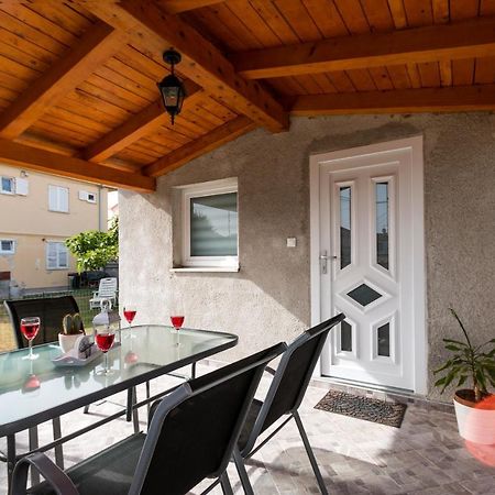 Holiday Apartment Near The Beach 파자나 외부 사진