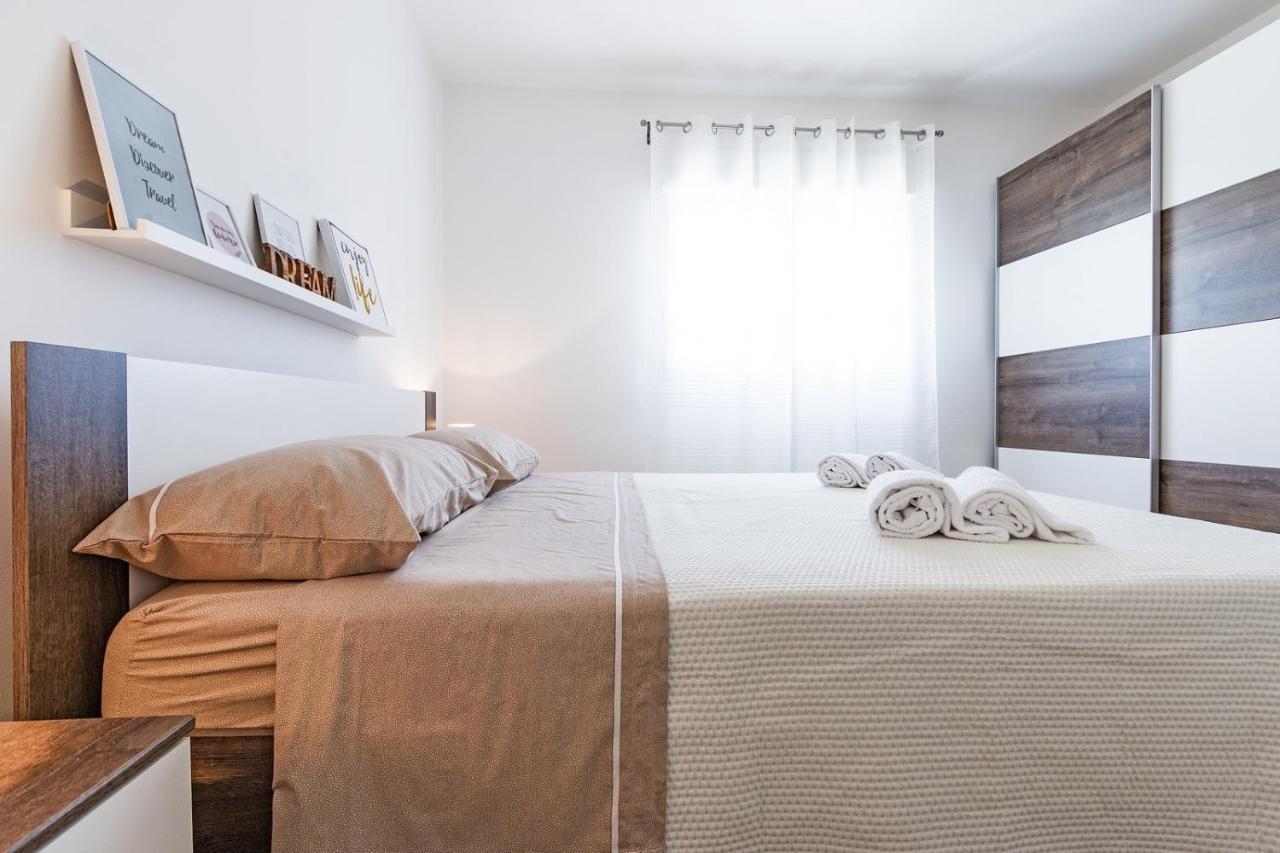 Holiday Apartment Near The Beach 파자나 외부 사진