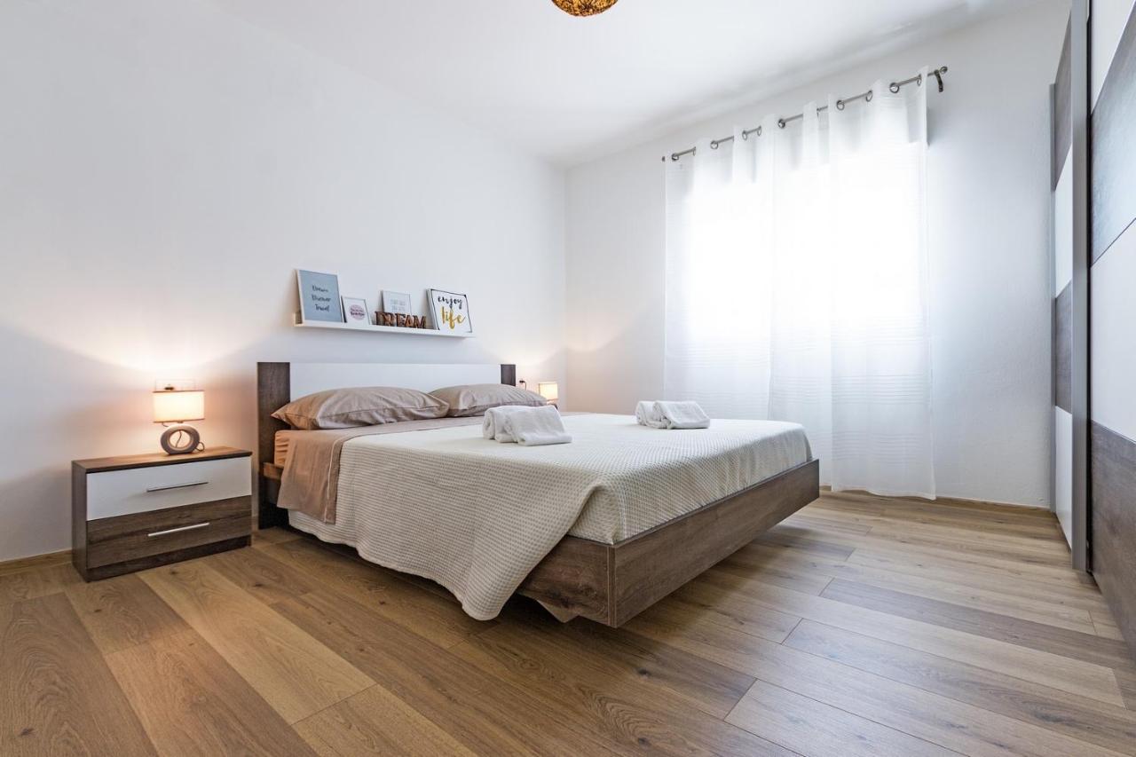 Holiday Apartment Near The Beach 파자나 외부 사진